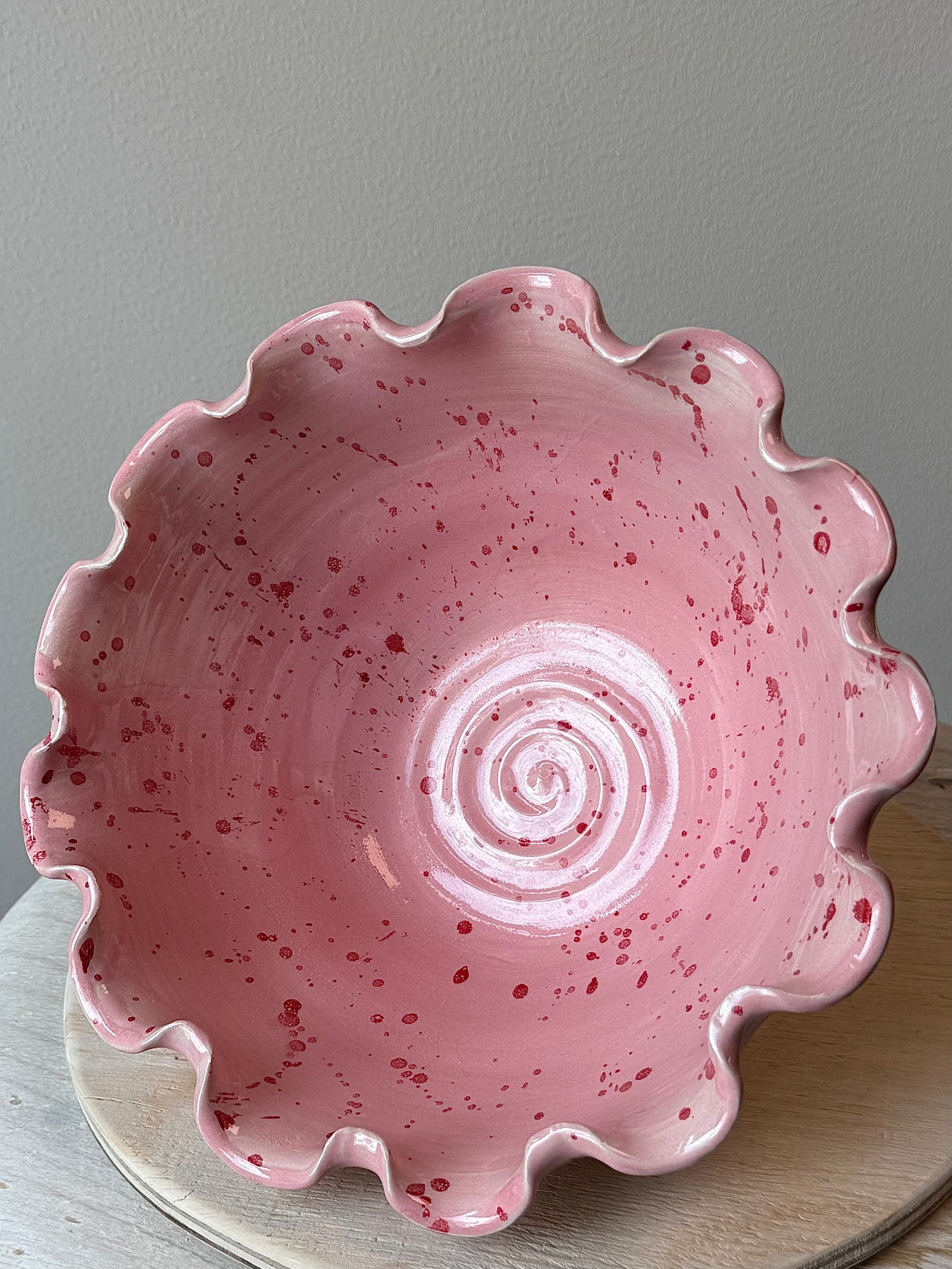 Rosa skål med rött