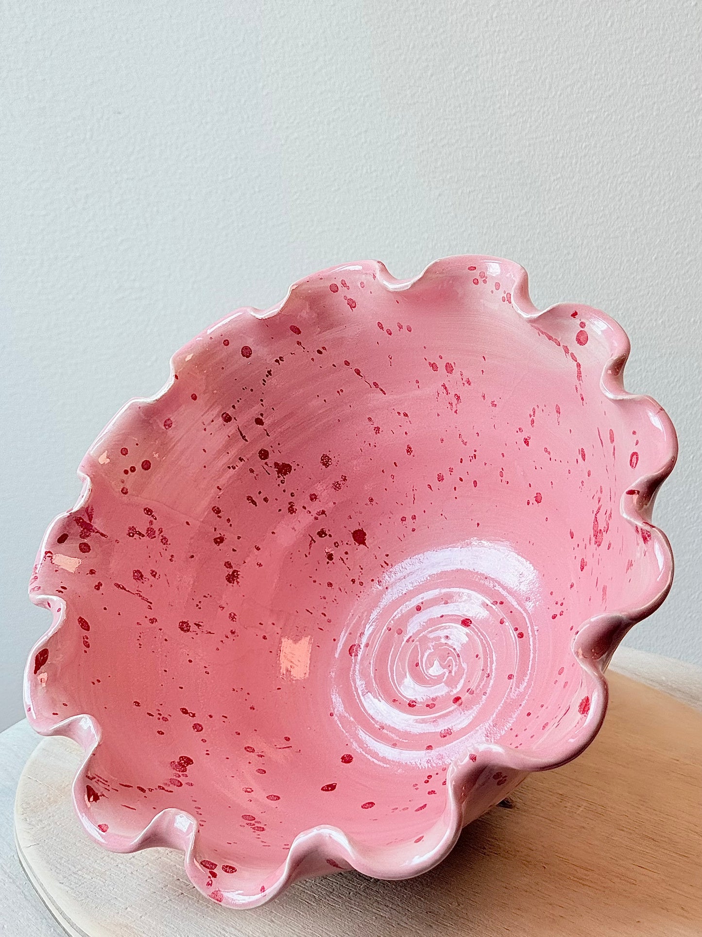 Rosa skål med rött