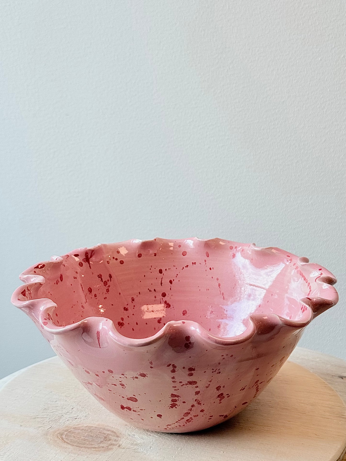 Rosa skål med rött